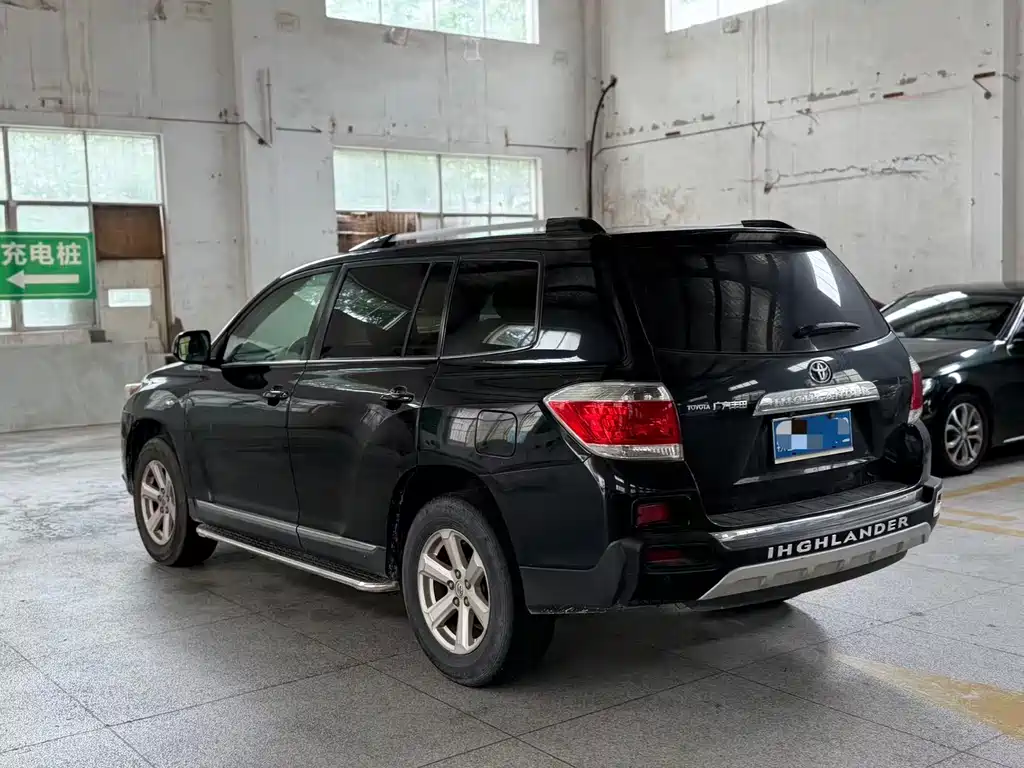 Toyota Highlander 2013 2.7L 5 мест