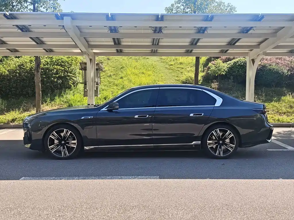 BMW i7 — миниатюра 2