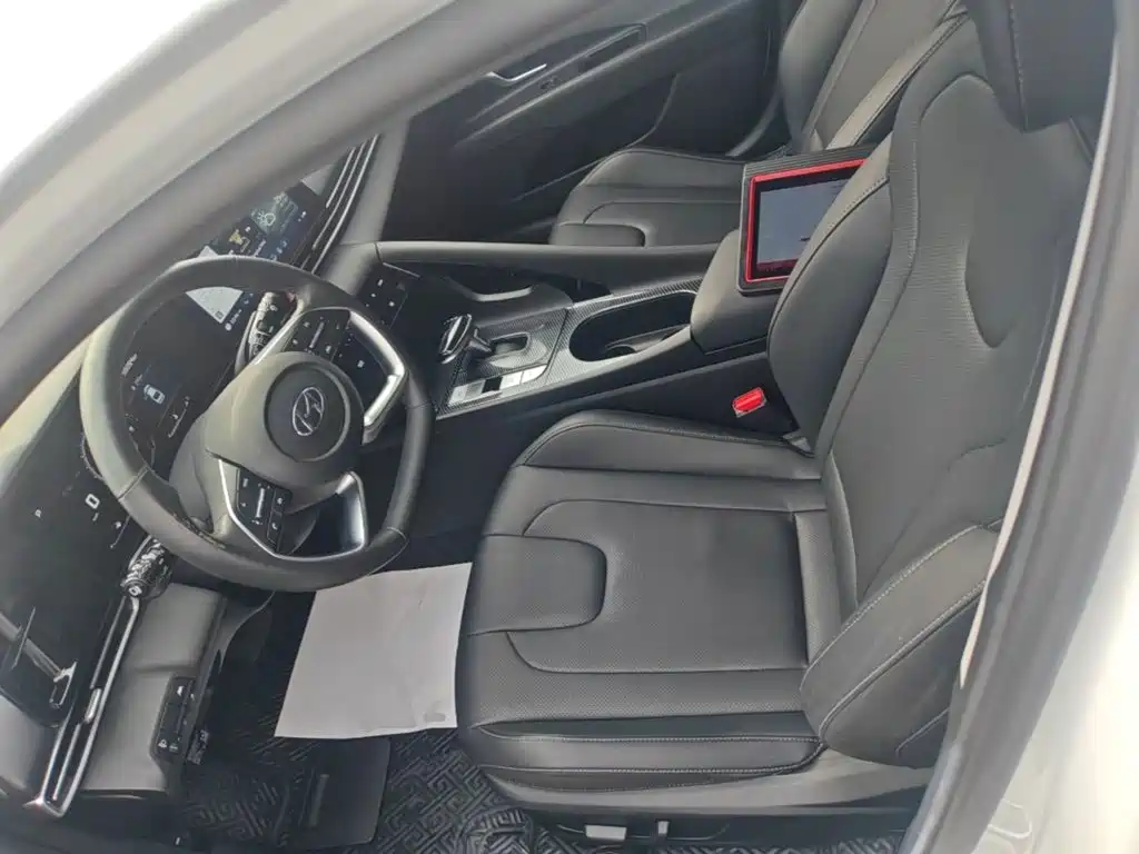 Hyundai Elantra — миниатюра 15