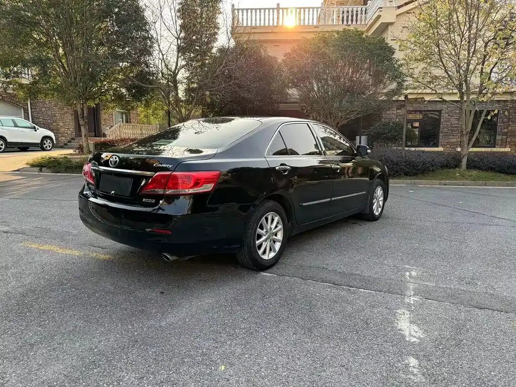 Toyota Camry — миниатюра 5
