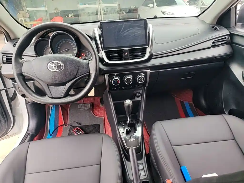Toyota Yaris L — миниатюра 10