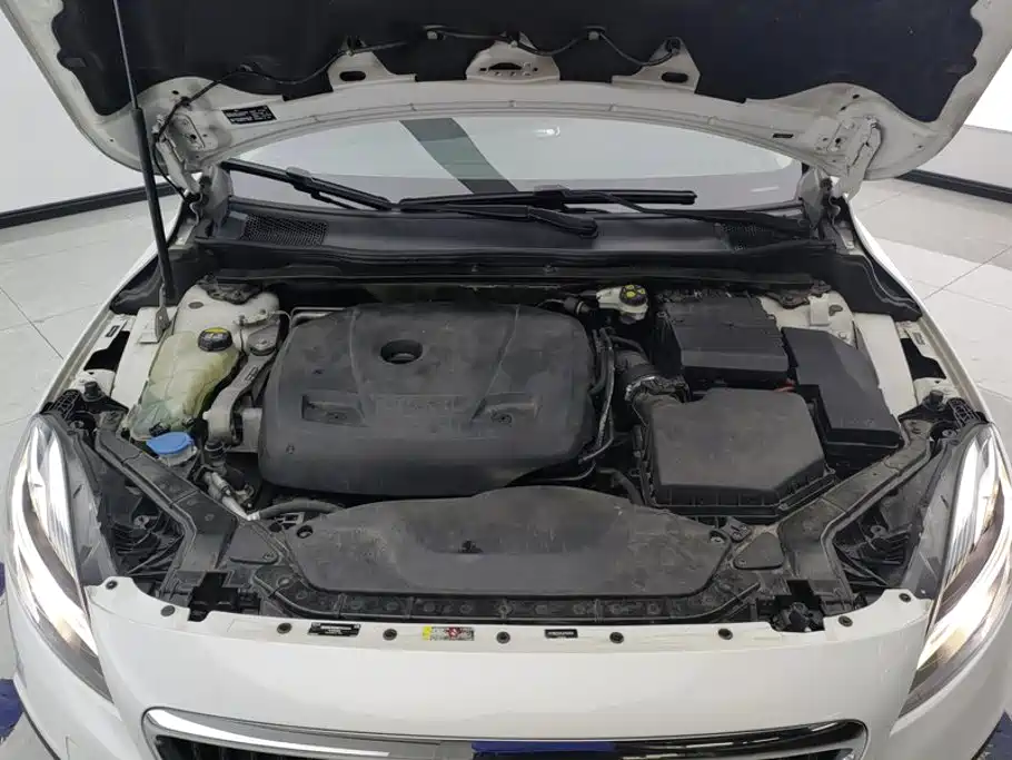Volvo V40 — миниатюра 10