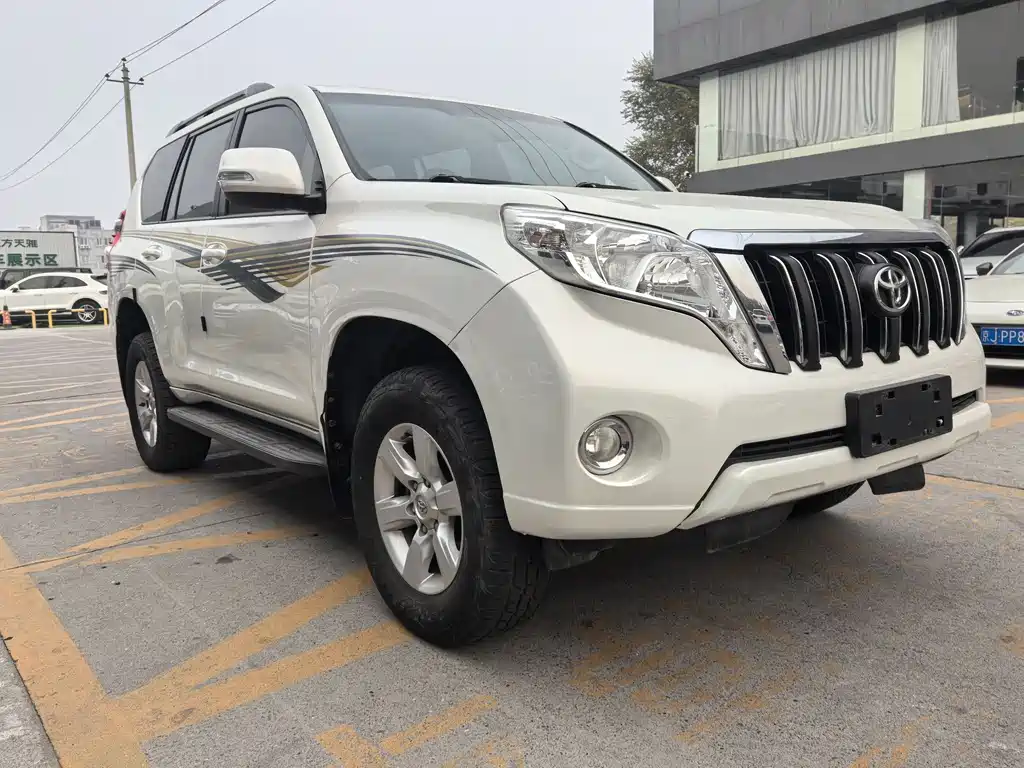 TOYOTA PRADO