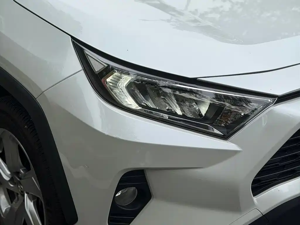 Toyota RAV4 — миниатюра 3
