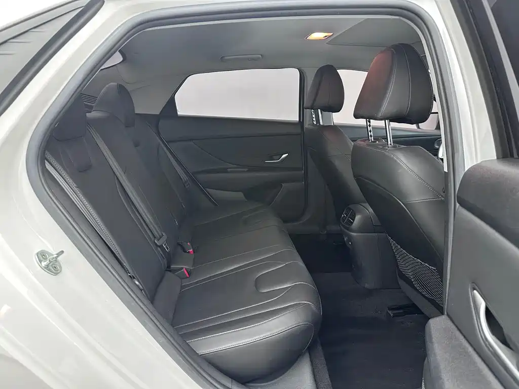 Hyundai Elantra — миниатюра 13