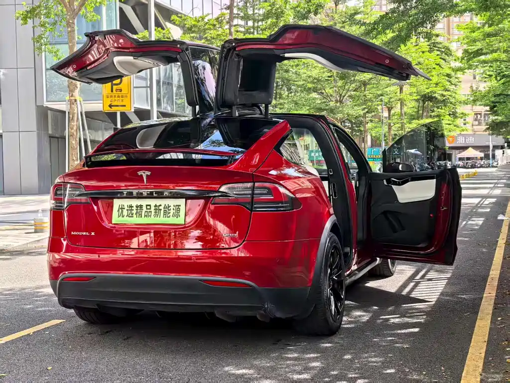 TESLA MODEL X