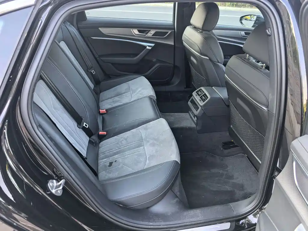 Audi A6L — миниатюра 10
