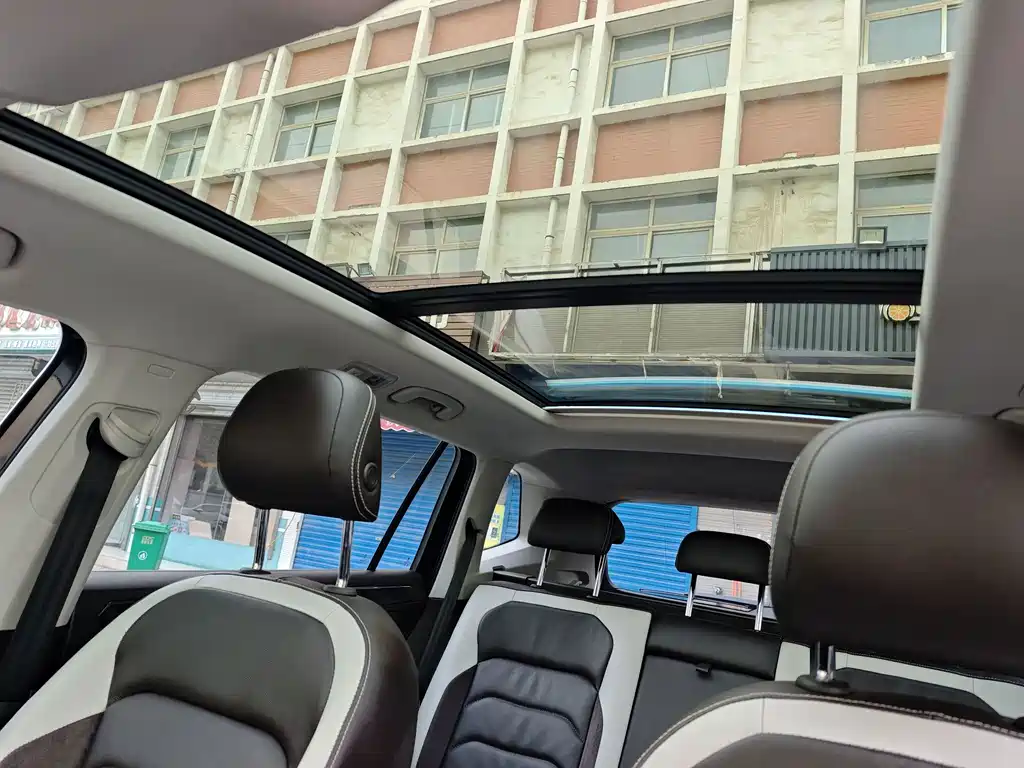 Volkswagen Tiguan L PHEV — миниатюра 5