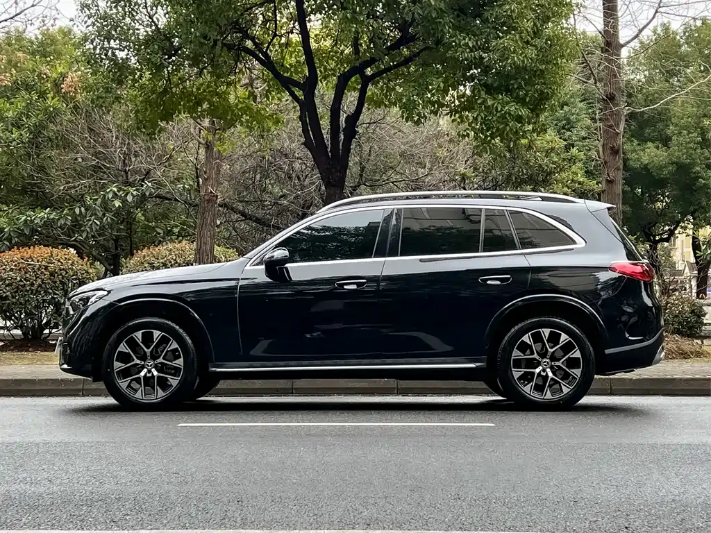Mercedes-Benz GLC 2023 GLC 260 L 4MATIC Luxury 5 мест