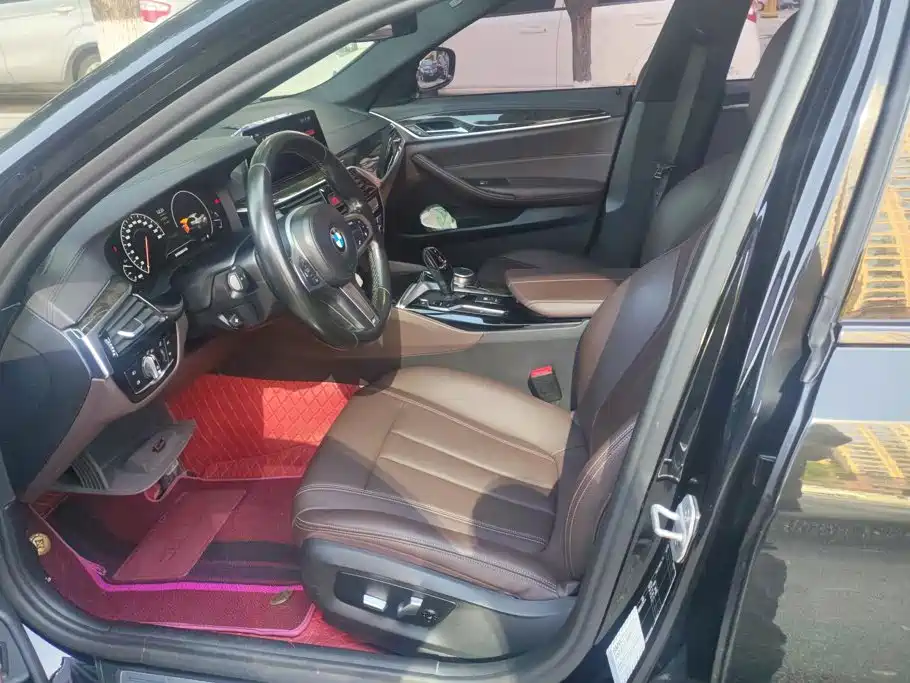 BMW 5 Series — миниатюра 9