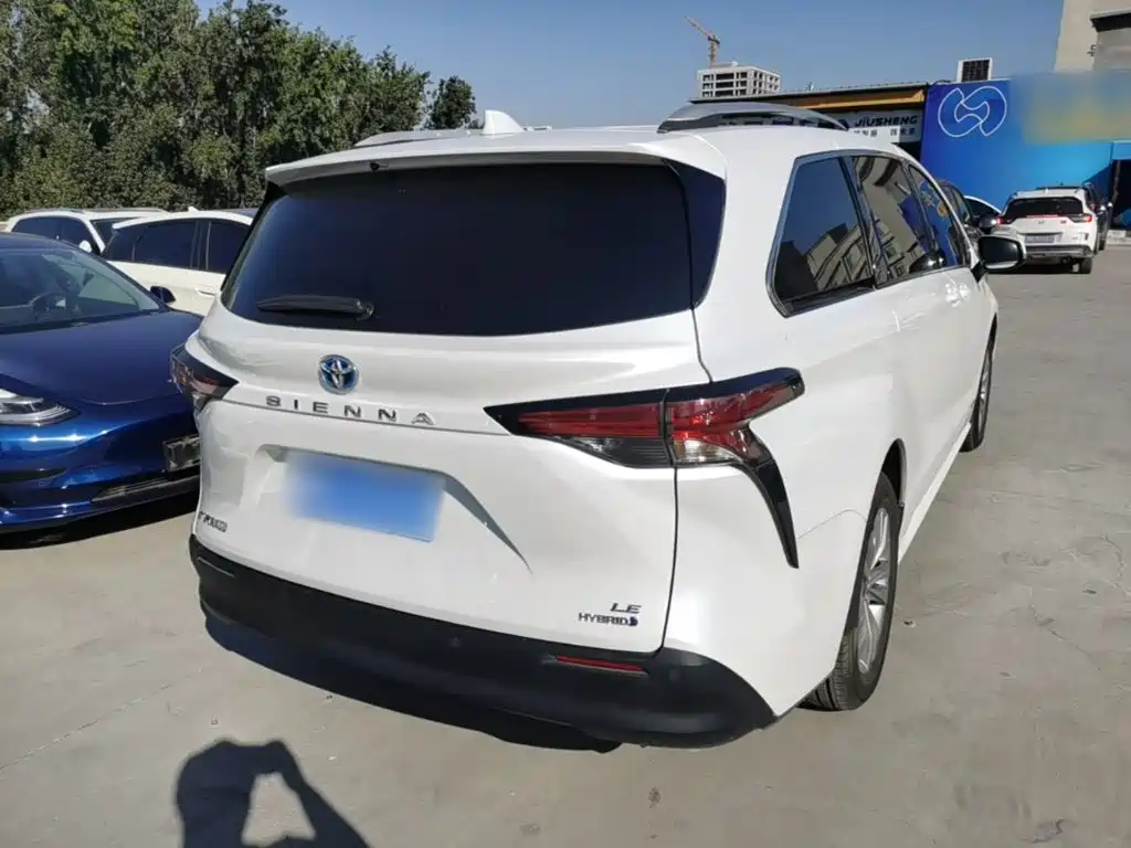 Toyota Sienna — миниатюра 7
