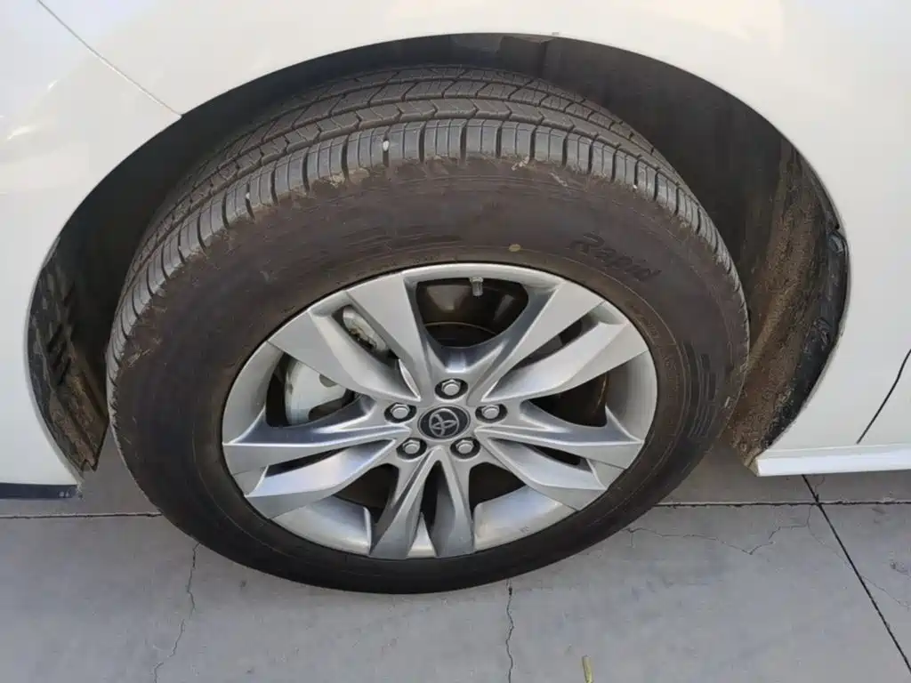 Toyota Sienna — миниатюра 23
