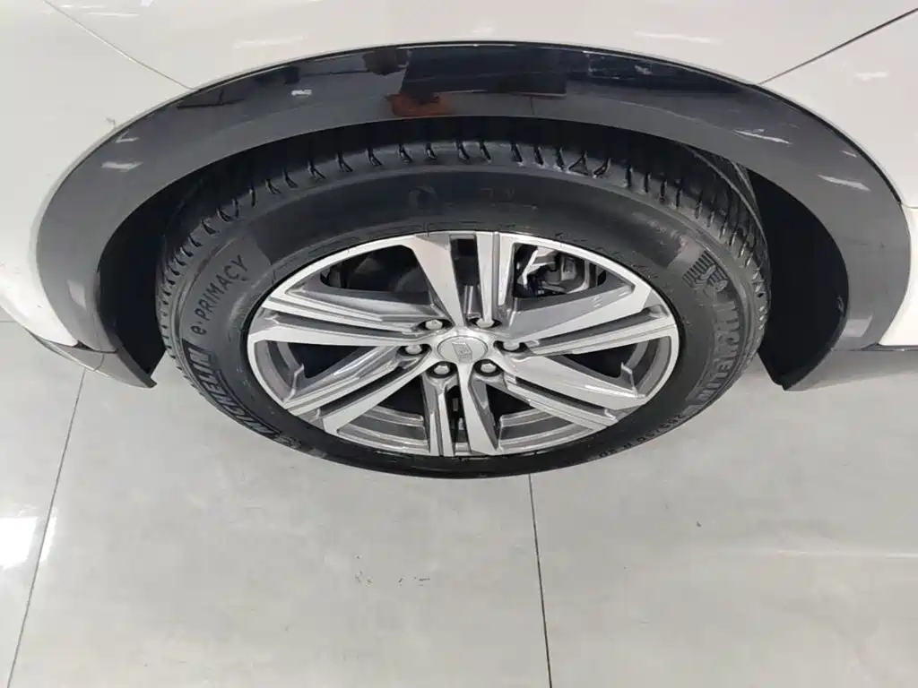 Cadillac Lyriq — миниатюра 23