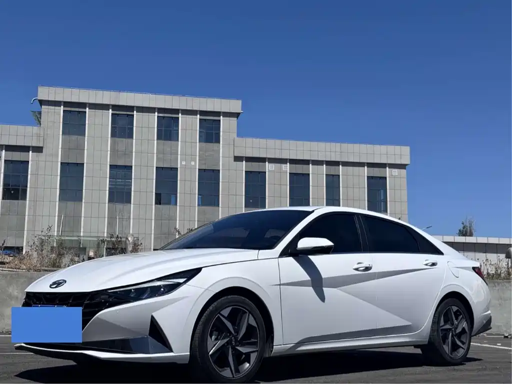 Hyundai Elantra 2023