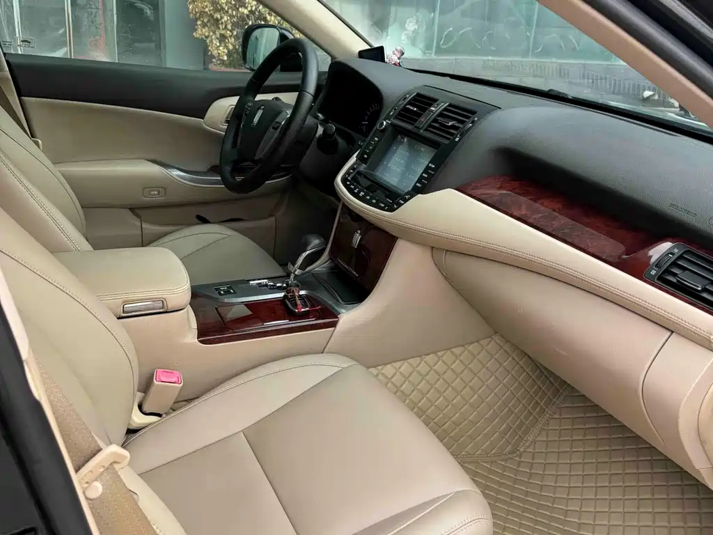 Toyota Crown — миниатюра 6