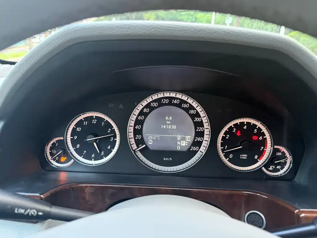 Mercedes-Benz E-Class — миниатюра 12