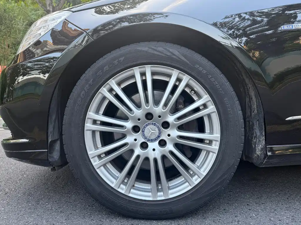 Mercedes-Benz E-Class — миниатюра 16