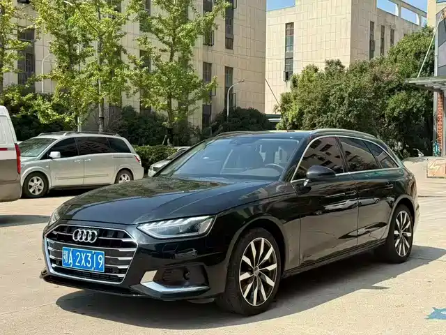 AUDI  A4 2021