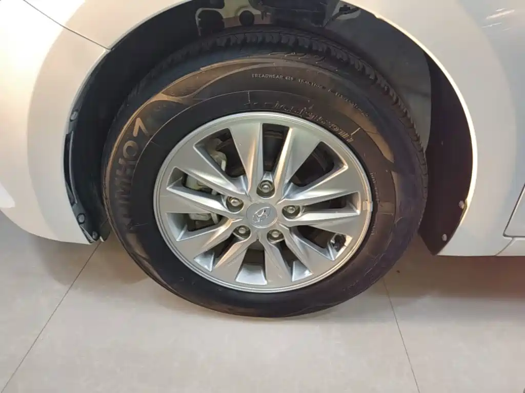 Hyundai Elantra — миниатюра 23