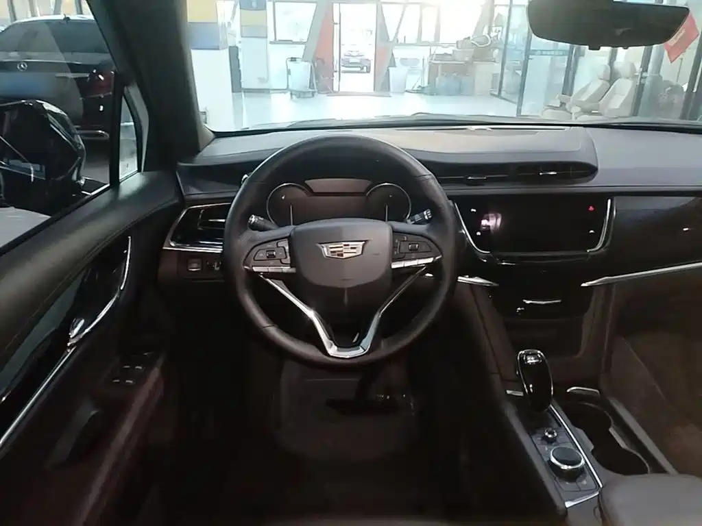 Cadillac XT6 — миниатюра 11