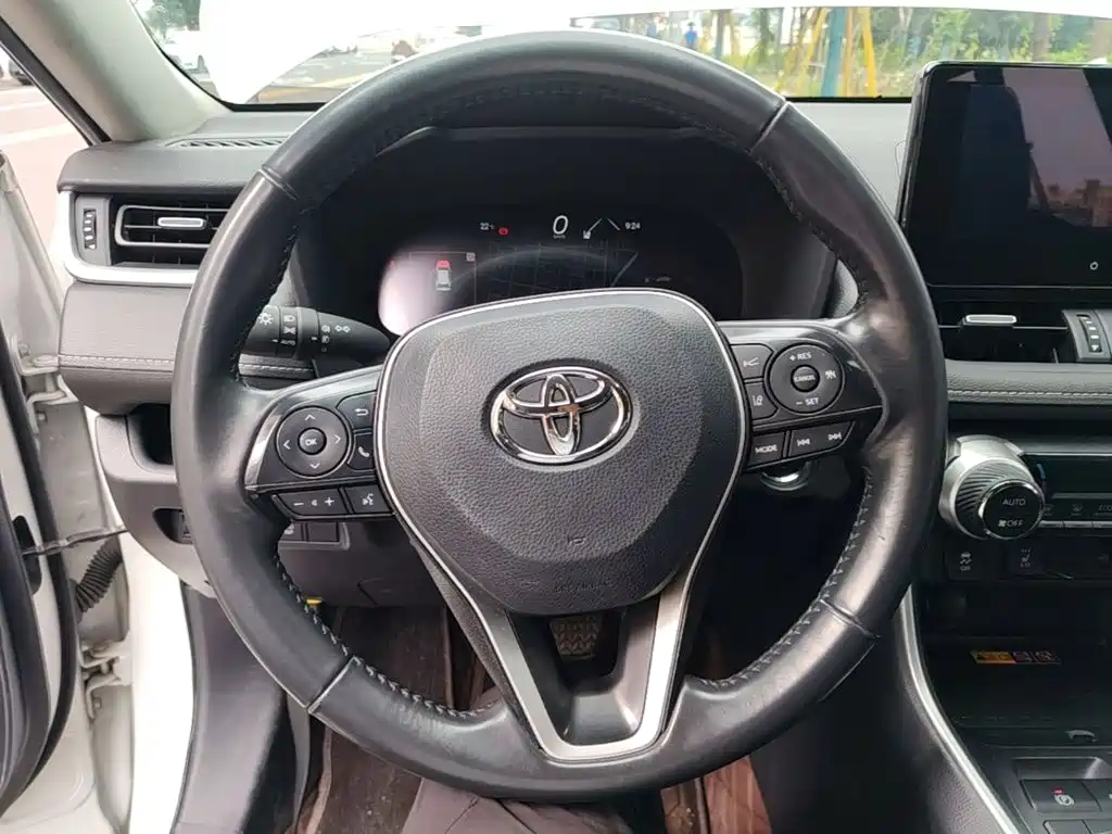 Toyota RAV4 — миниатюра 11