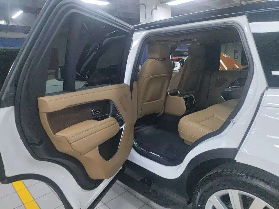 Land Rover Range Rover 2025 3.0 L6 400PS Long Wheelbase
