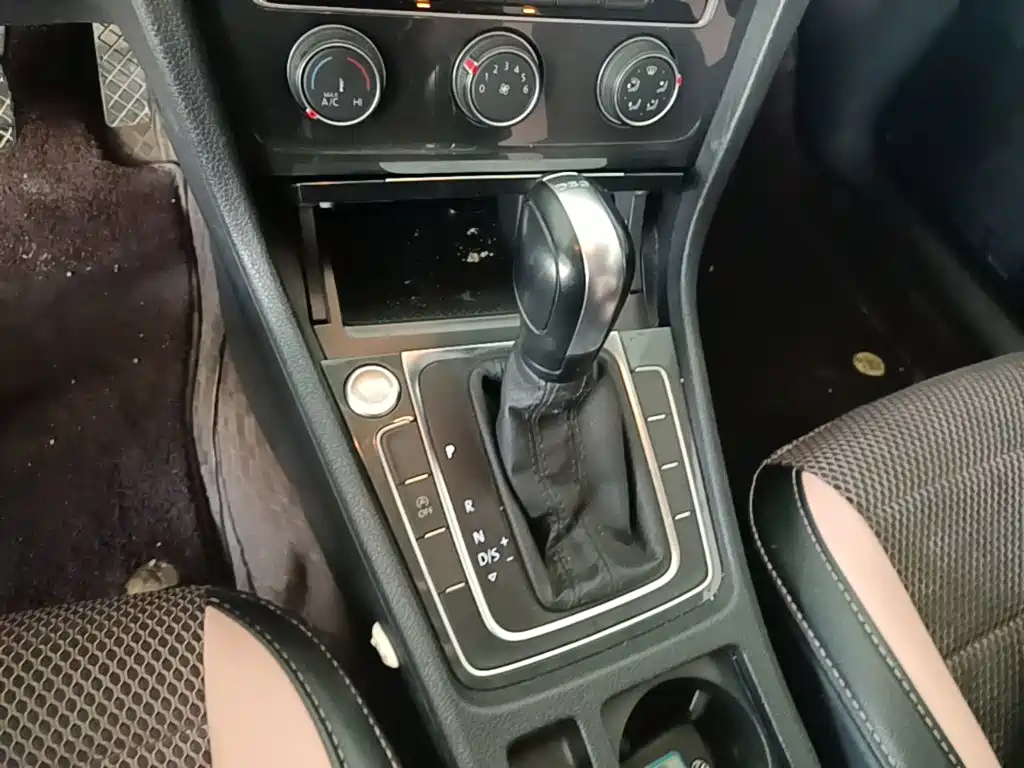 Volkswagen Golf — миниатюра 14
