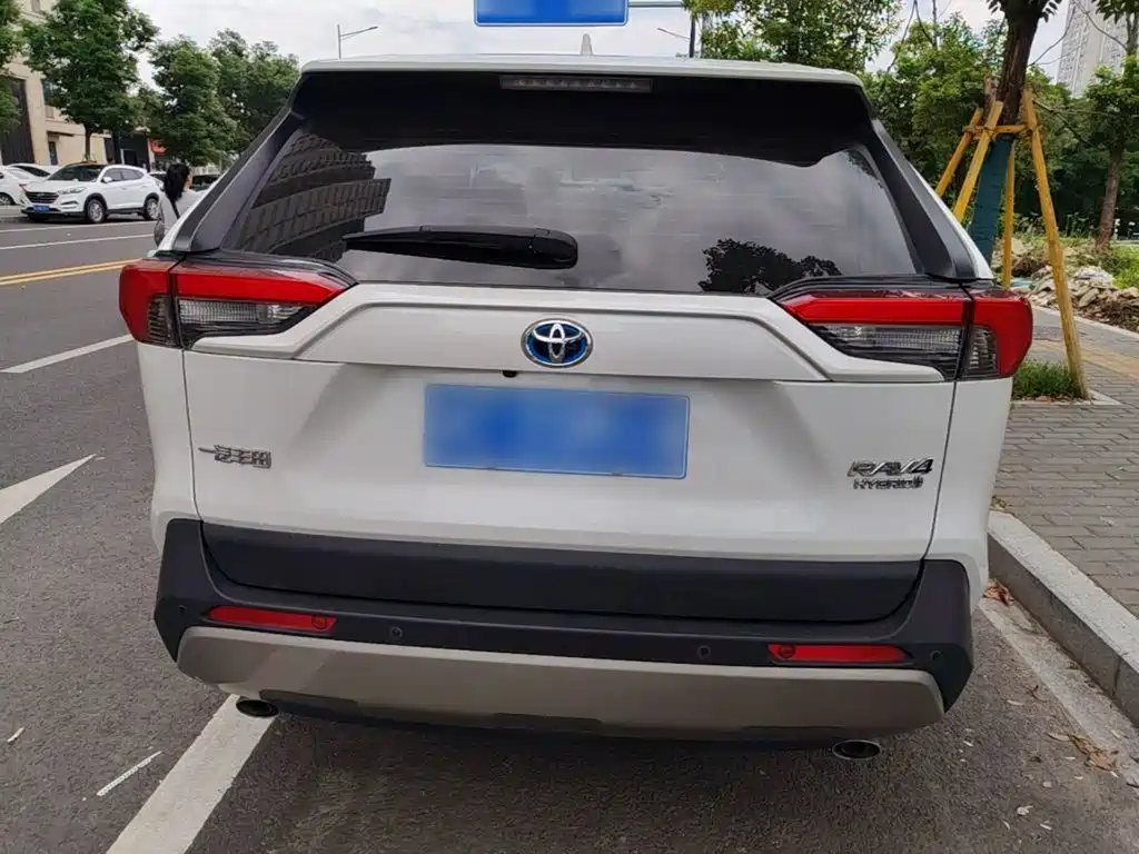 Toyota RAV4 — миниатюра 6