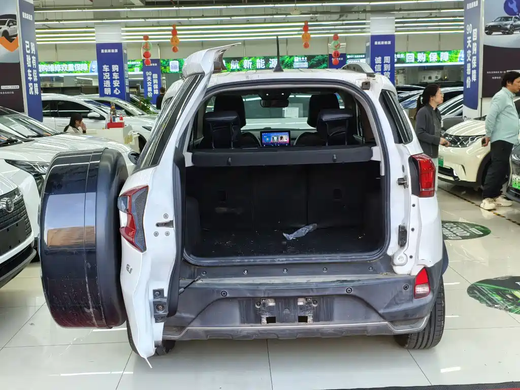 BYD Yuan EV — миниатюра 8
