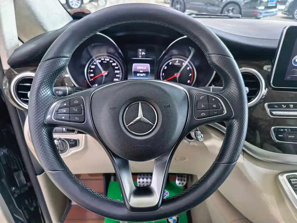 Mercedes-Benz V-Class — миниатюра 6