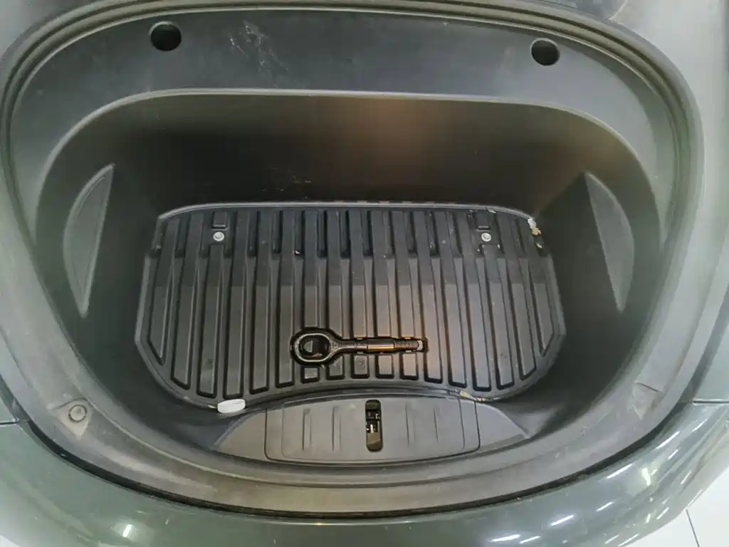 Tesla Model 3 — миниатюра 20