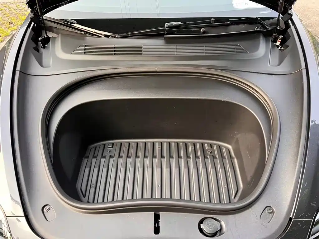 Tesla Model 3 — миниатюра 17