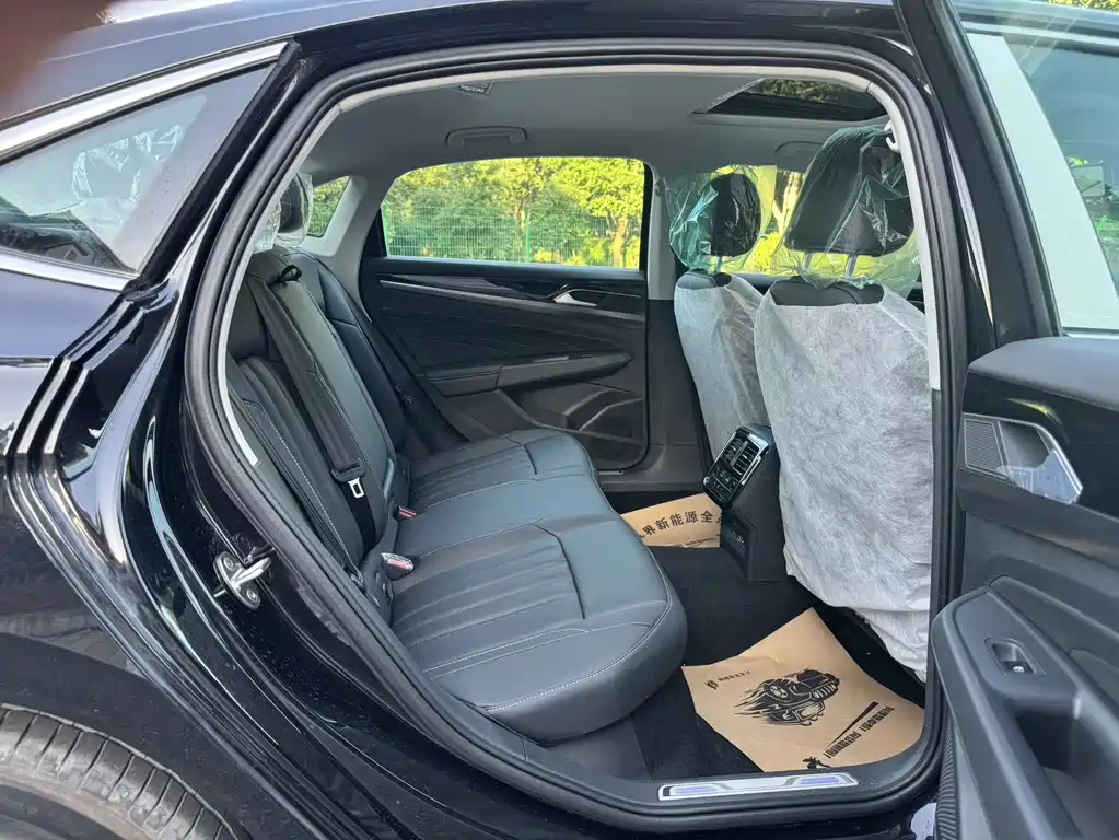 Volkswagen Passat 2025 430PHEV