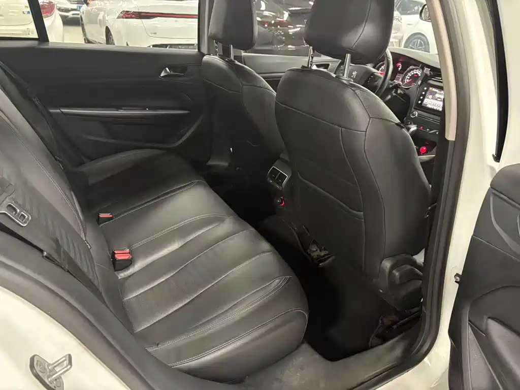 Peugeot 408 — миниатюра 14