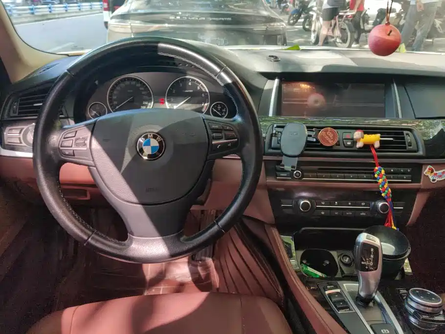BMW 5 Series — миниатюра 15