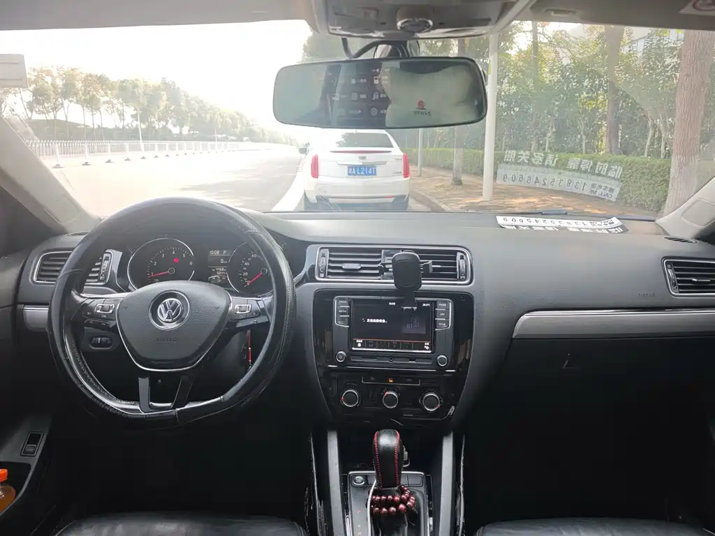 Volkswagen Sagitar — миниатюра 7
