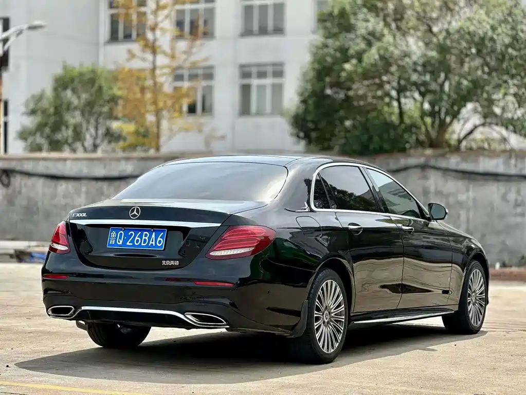 Mercedes-Benz E-Class — миниатюра 7