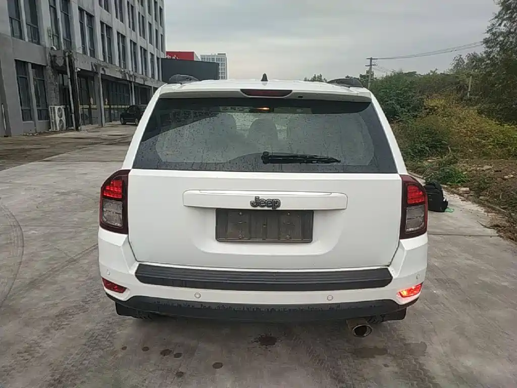 Jeep Compass (Import) — миниатюра 6