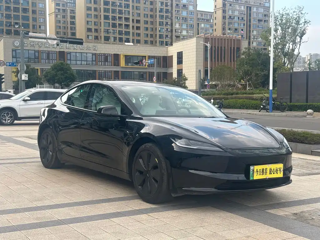 Tesla Model 3 — миниатюра 8
