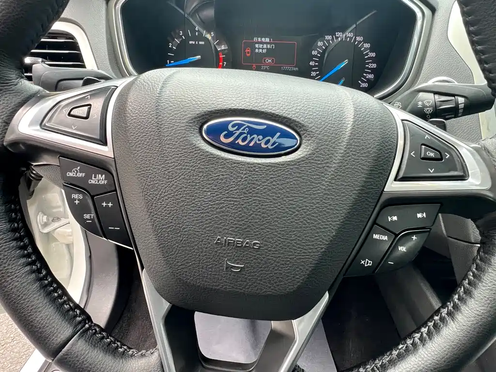 Ford Mondeo 2013 2.0L GTDi200 Fashion
