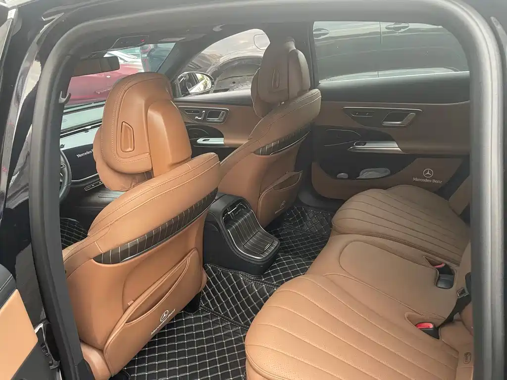 Mercedes-Benz E-Class — миниатюра 4