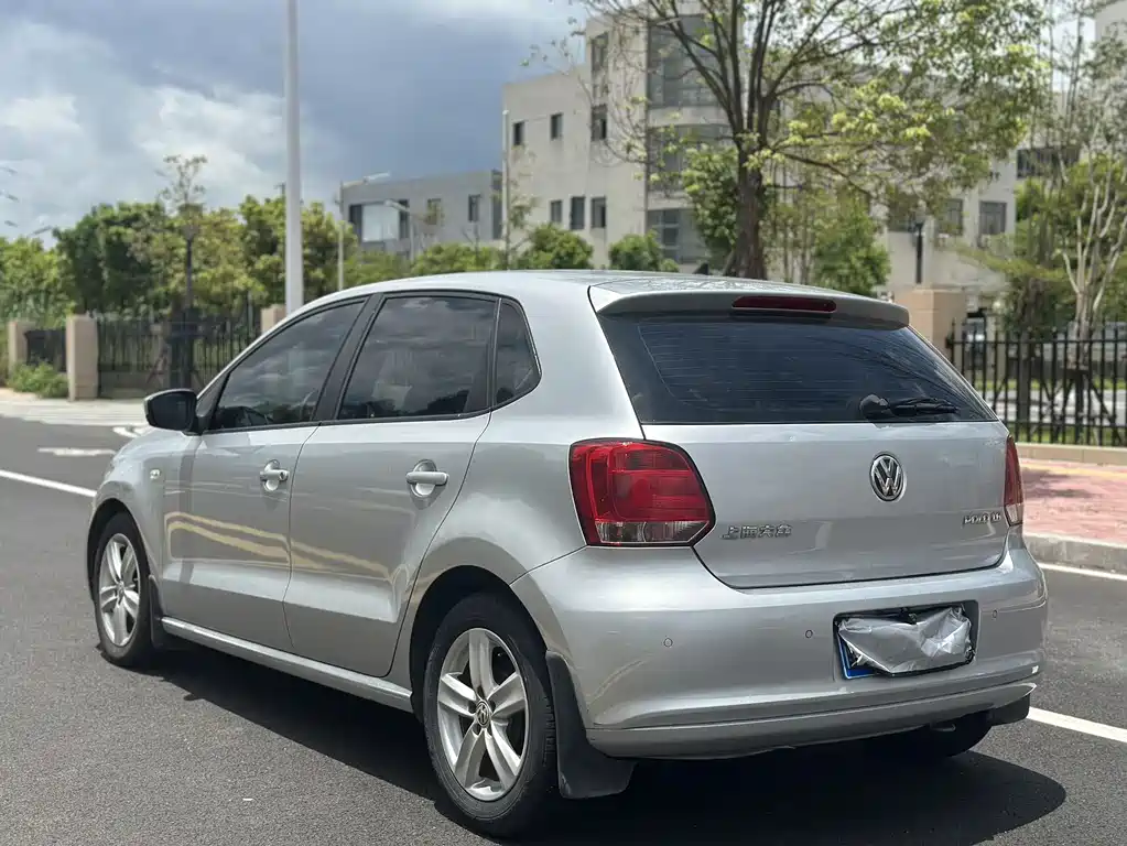 Volkswagen Polo 2011 1.6L AT