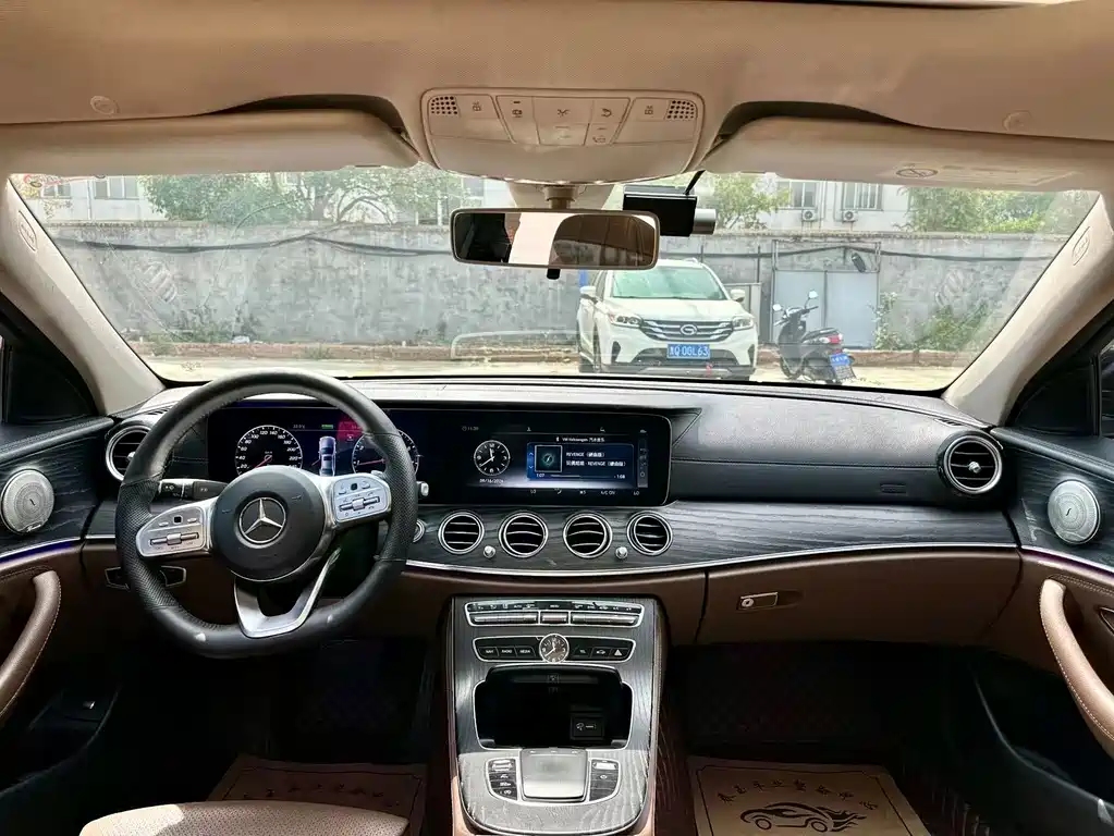 Mercedes-Benz E-Class — миниатюра 5
