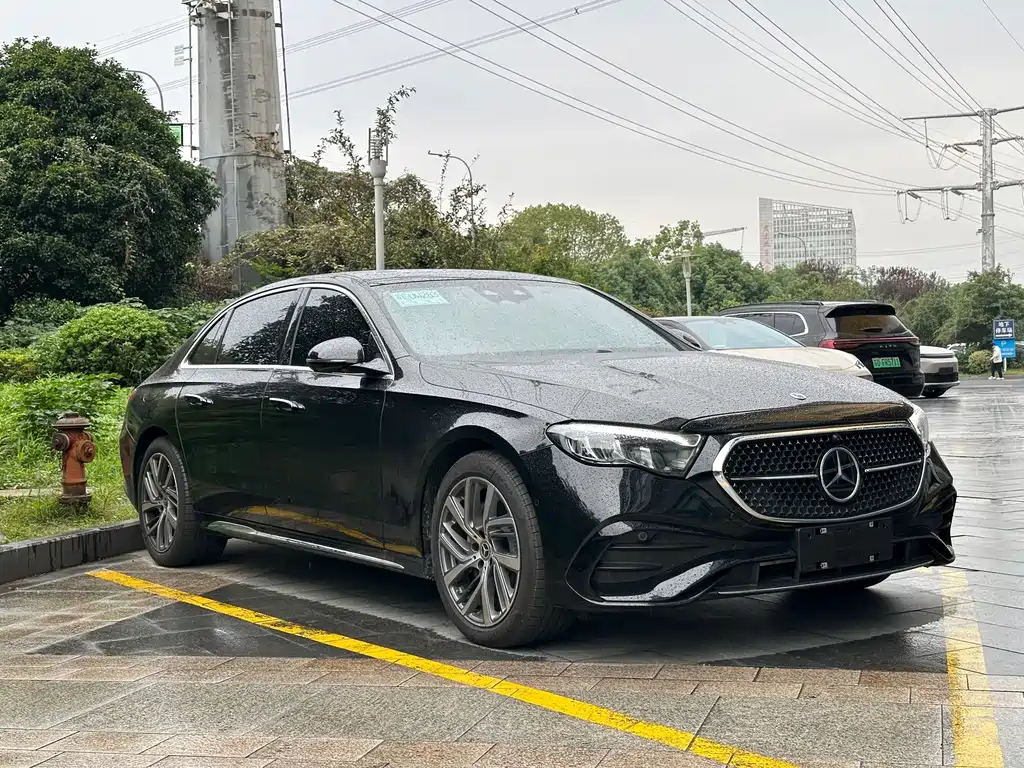 Mercedes-Benz E-Class — миниатюра 3