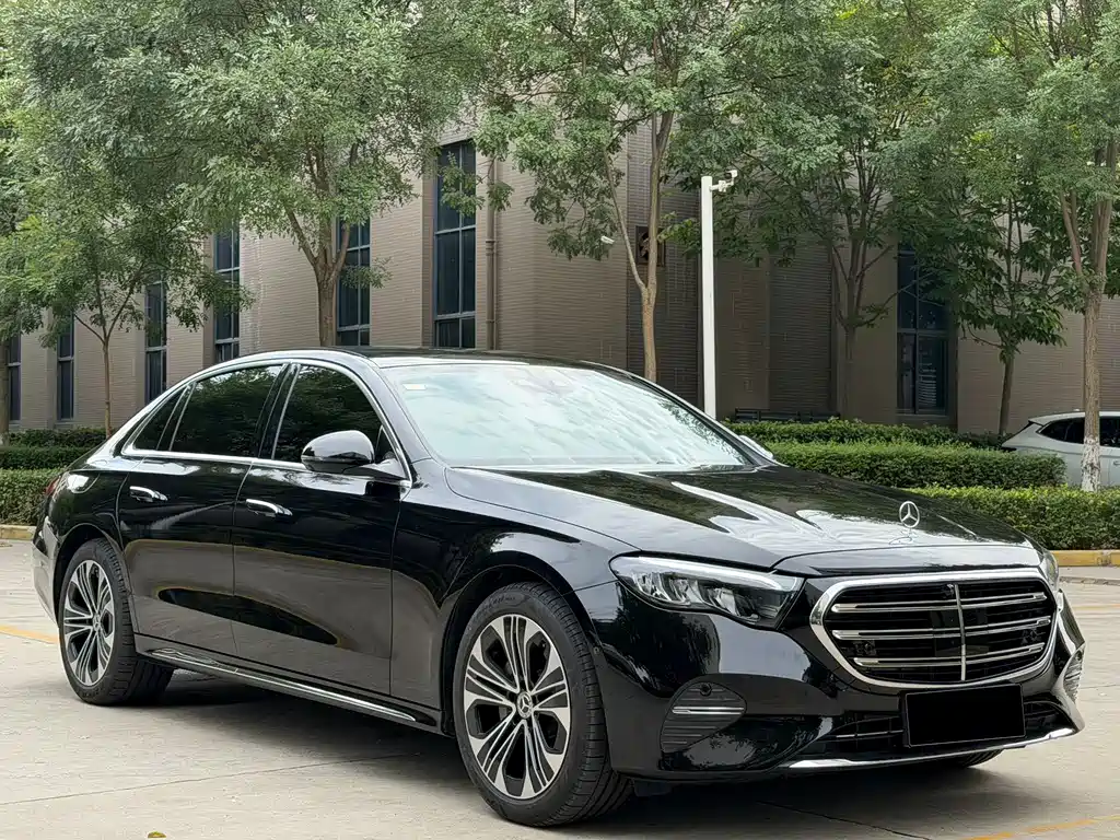 Mercedes-Benz E-Class — миниатюра 4