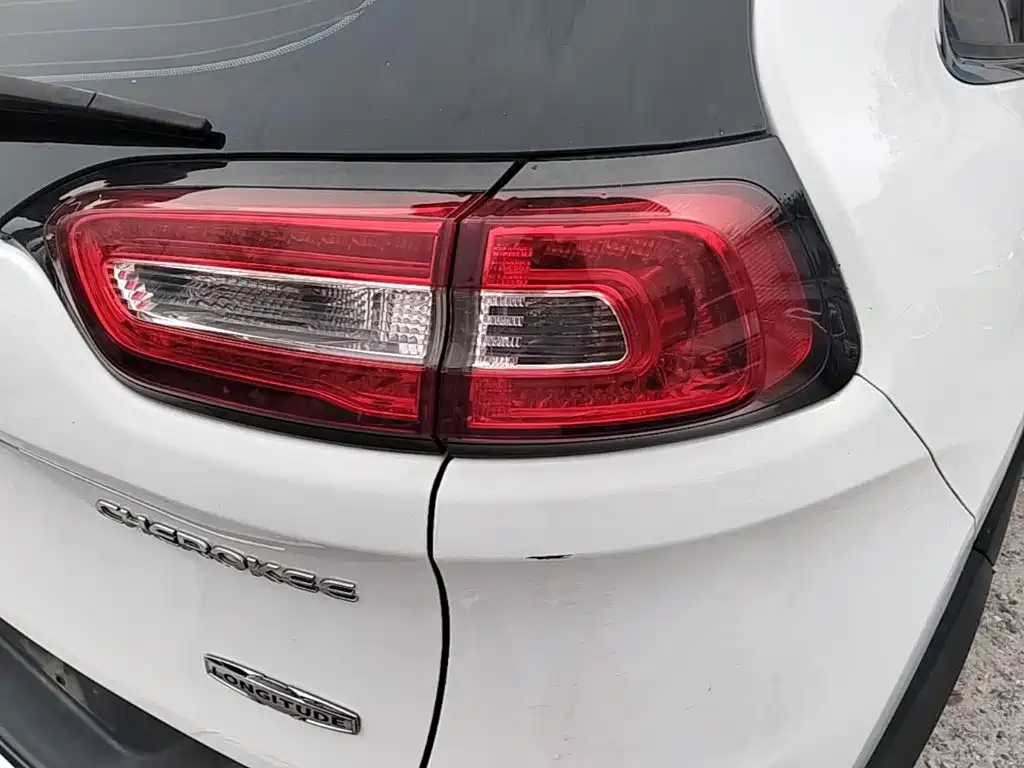 Jeep Cherokee — миниатюра 8