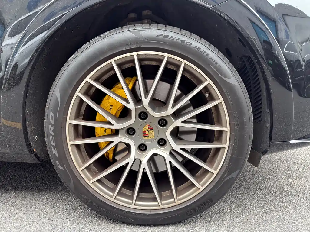 Porsche Cayenne — миниатюра 9