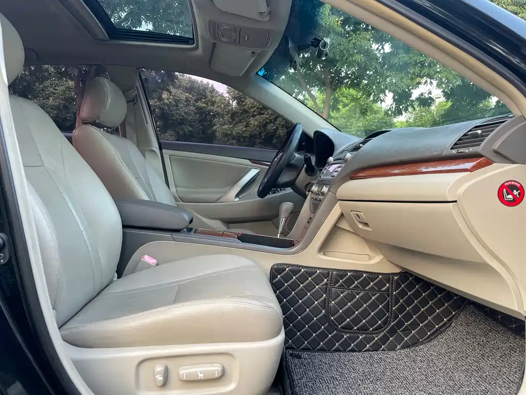 Toyota Camry — миниатюра 12