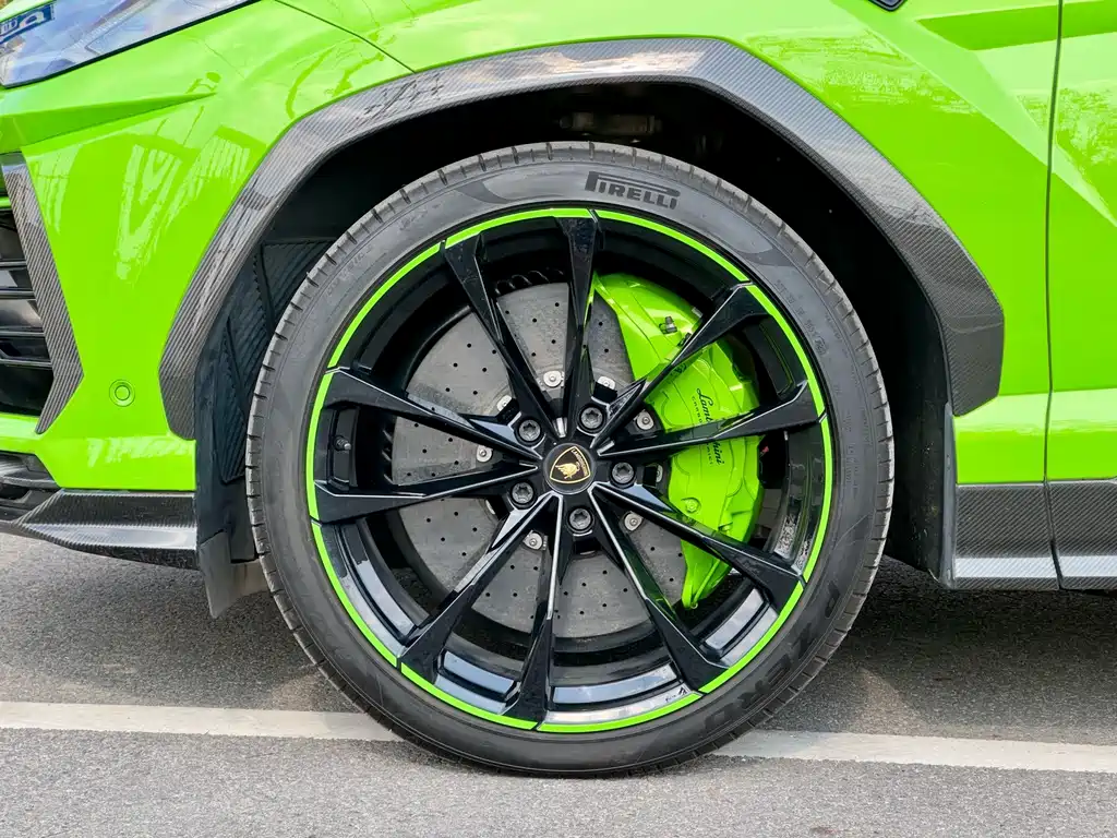 Lamborghini Urus — миниатюра 8