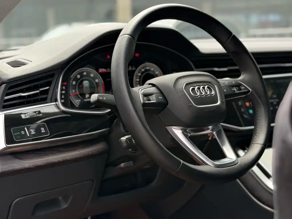 Audi Q8 2021 55 TFSI Luxury